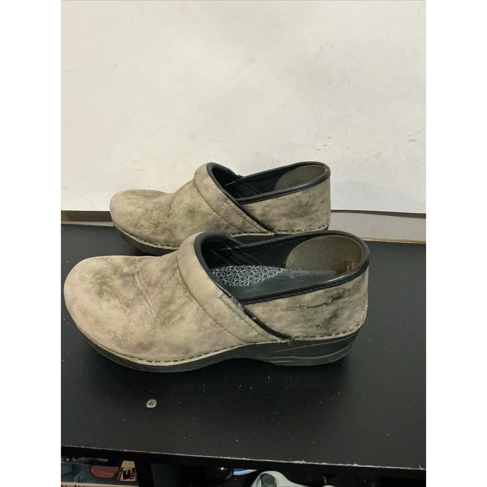 dansko xp 2.0 Gray Suede Clogs 38 Worn